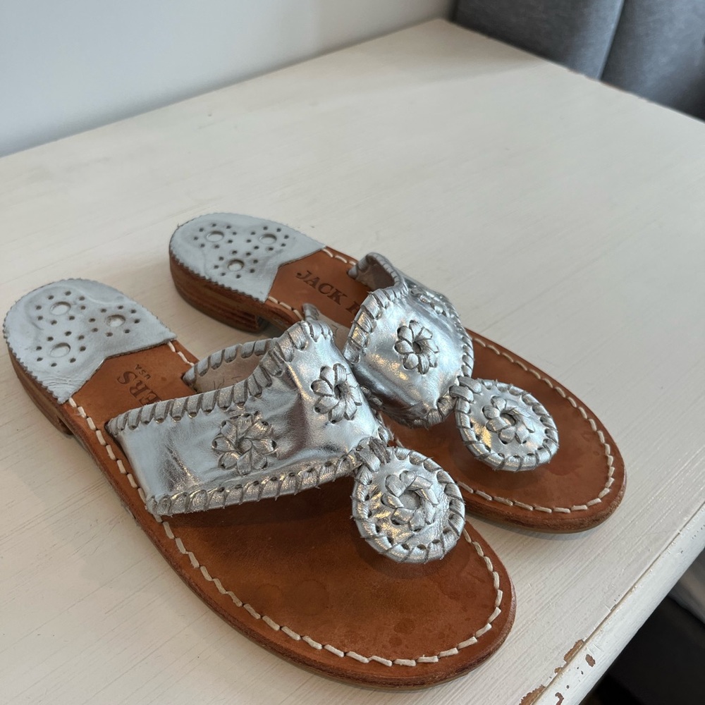 Jack Rogers flat sandals. A classic summer staple. Silver size 5